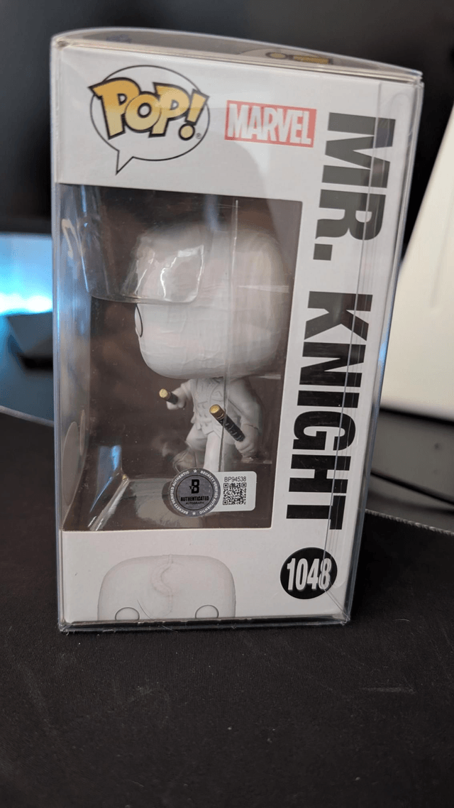 Funko Pop Marvel Moon Knight Mr Knight 1048 Signed By Oscar Isaac with Beckett Authentication 