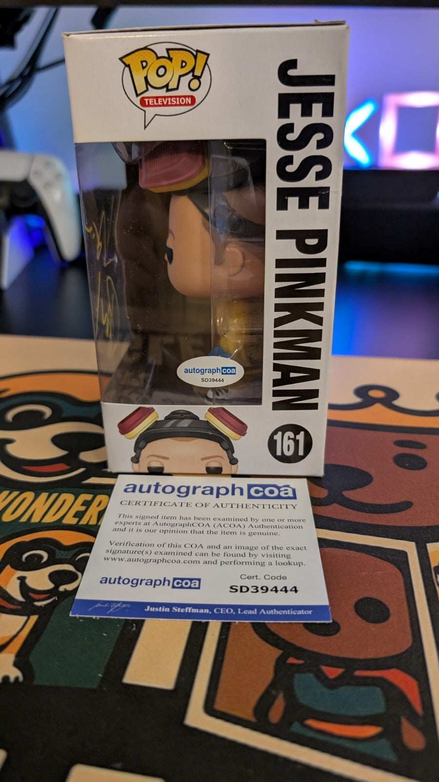 Aaron Paul Signed Jesse Pinkman Funko Pop Breaking Bad 161 Yellow Suit ACOA