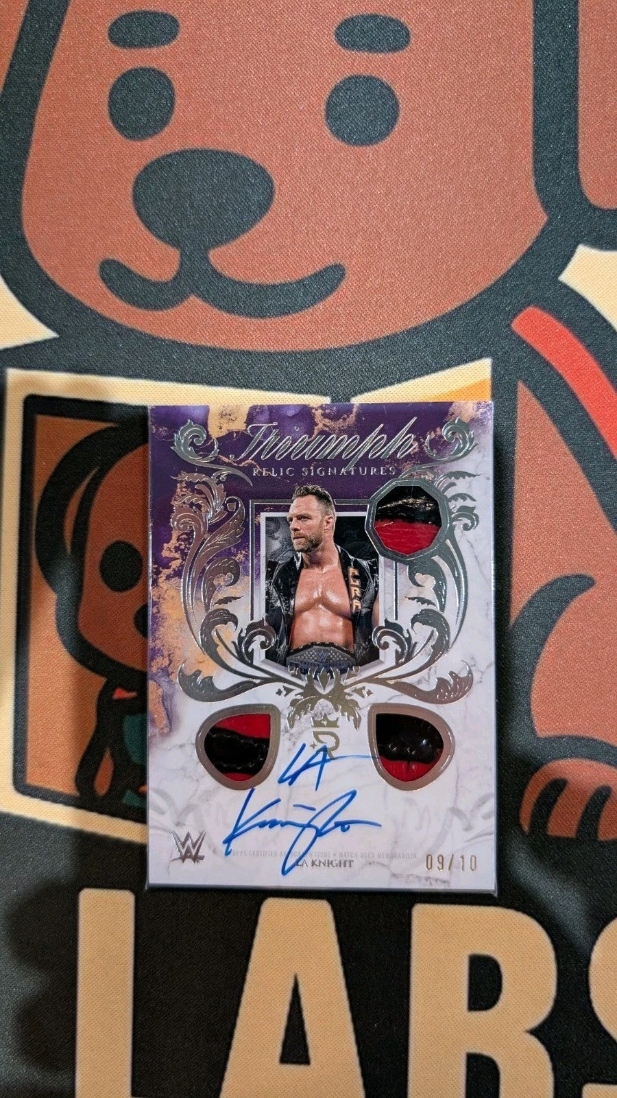 2025 Topps WWE Royalty LA Knight Signed Auto Relic /10 #TRS-LAK