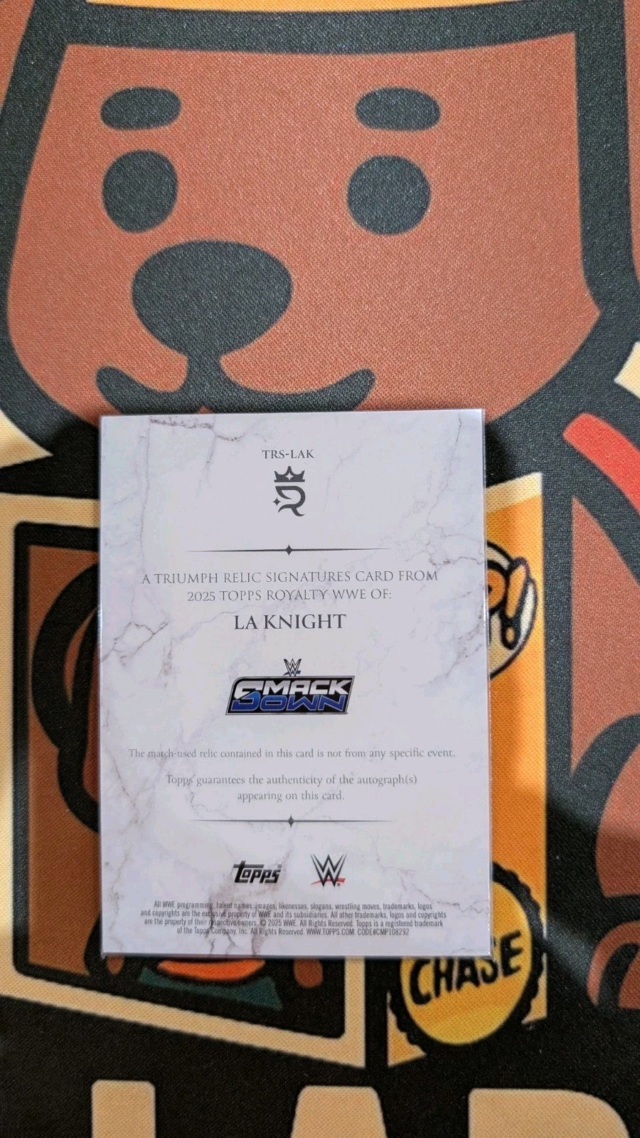 2025 Topps WWE Royalty LA Knight Signed Auto Relic /10 #TRS-LAK