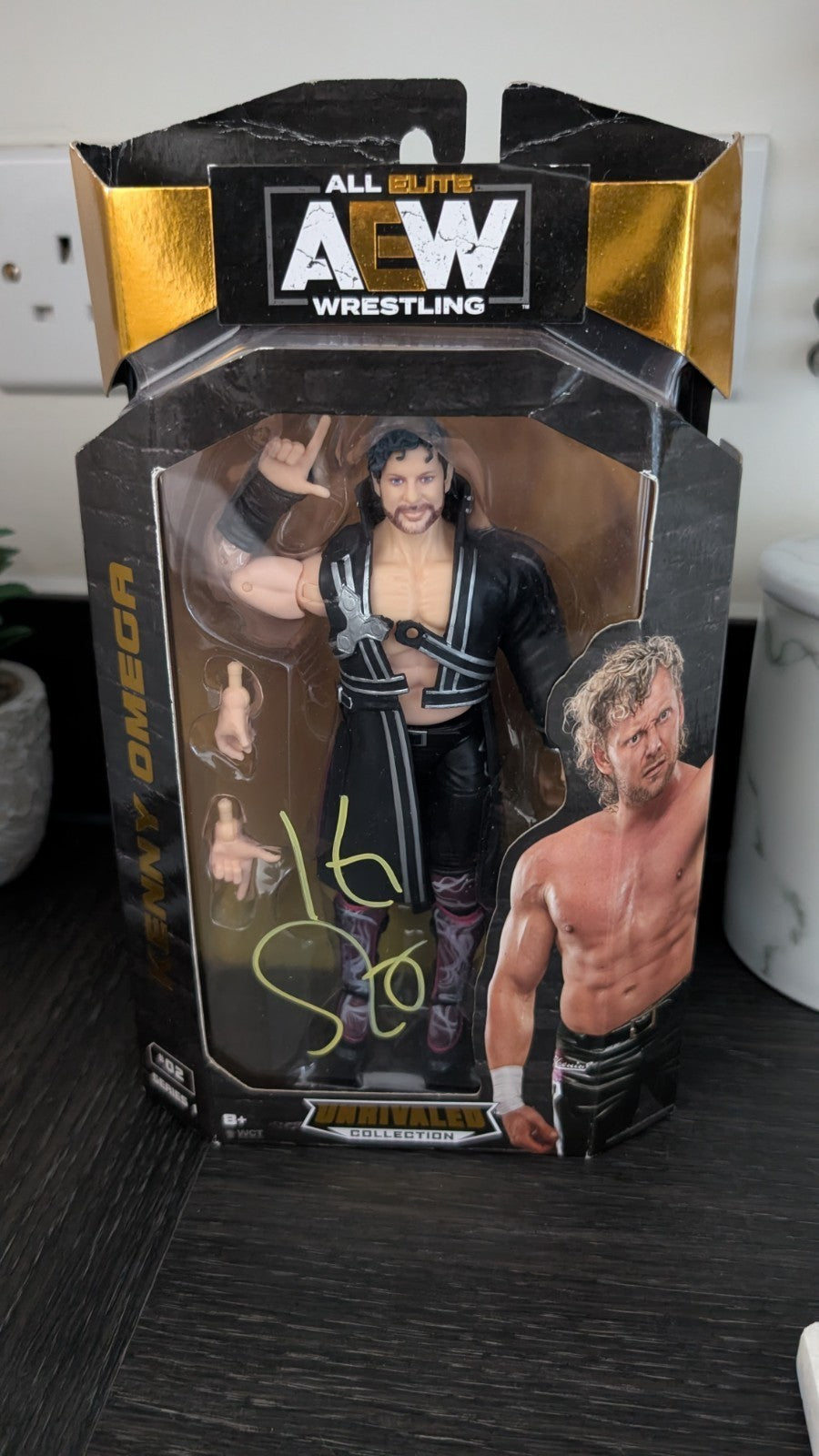 AEW Unrivaled Series 1 : Kenny Omega Signed Wrestling Figure SWAU COA WWE